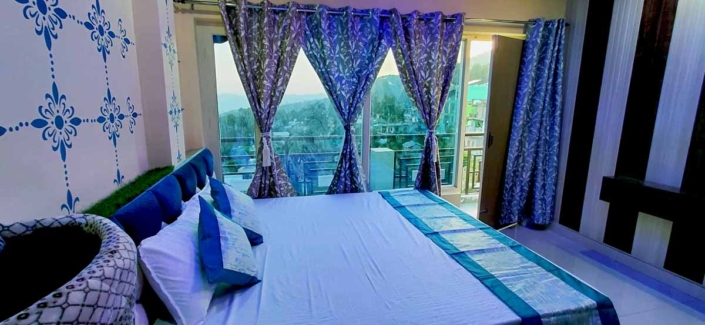 Room Hill View